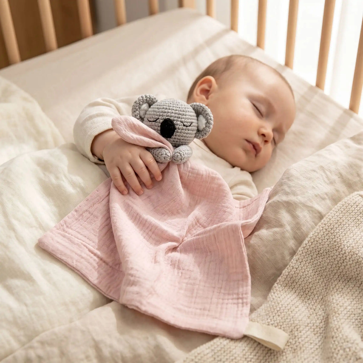 doudou koala rose bebe endormi lit